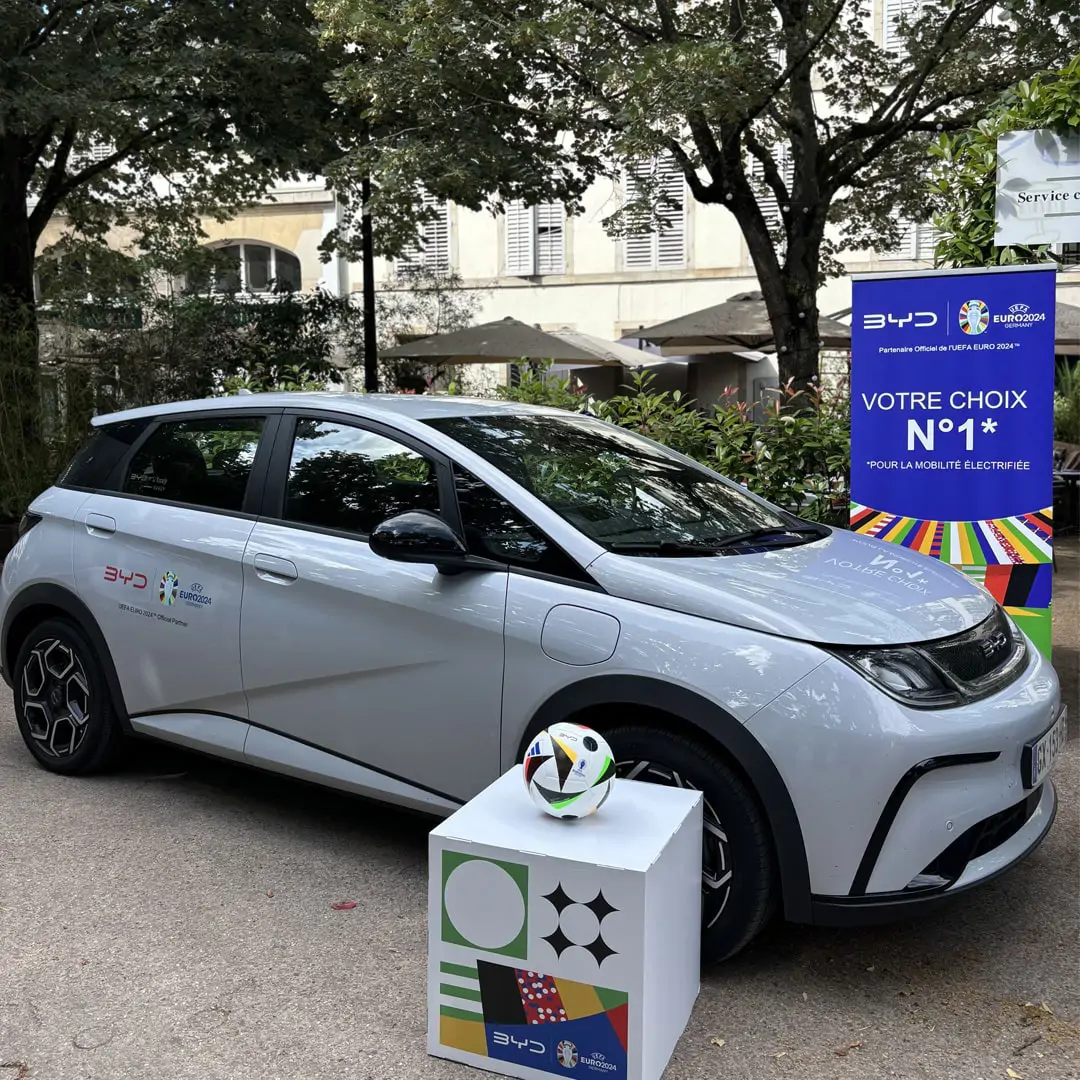 BYD Dolphin blanche 