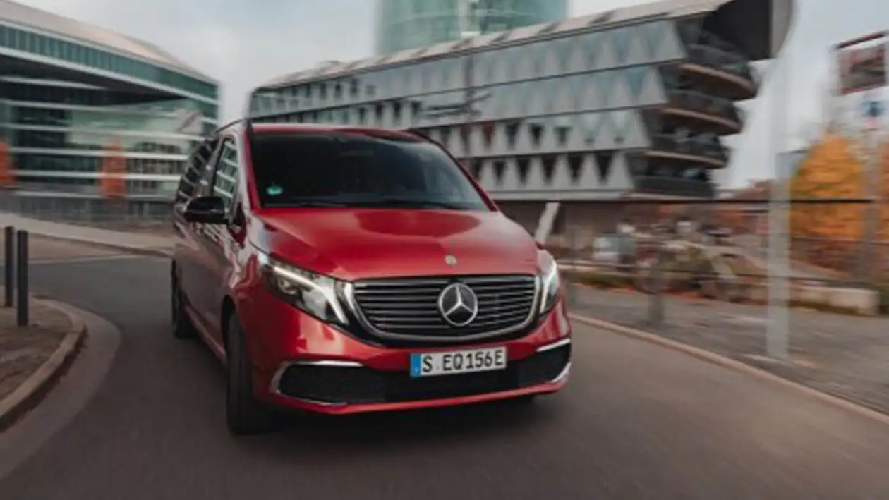 Galerie EQV mercedes-benz chevalley - Vue avant route