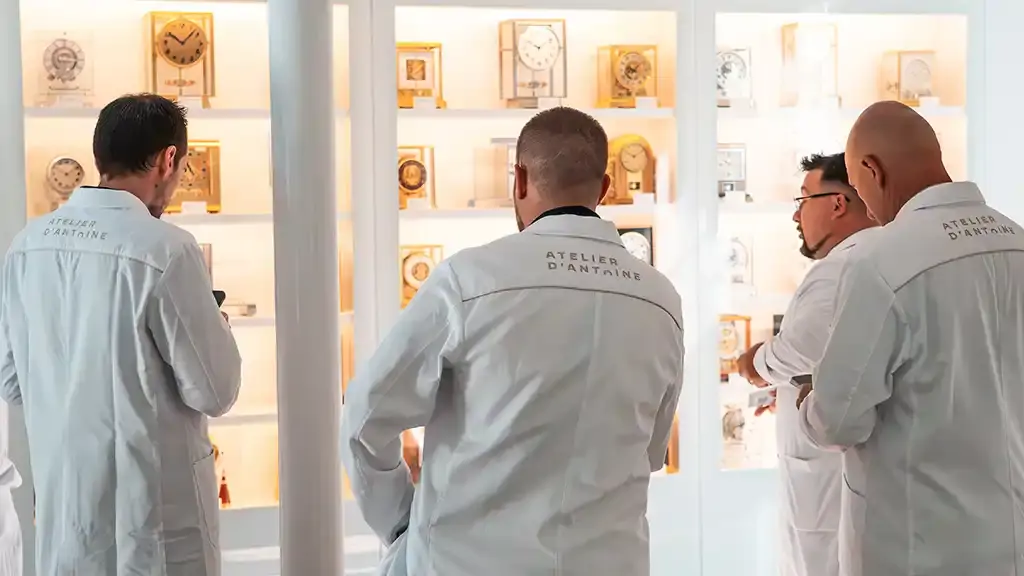 Présentation d'horloges à manufacture Jaeger-LeCoultre