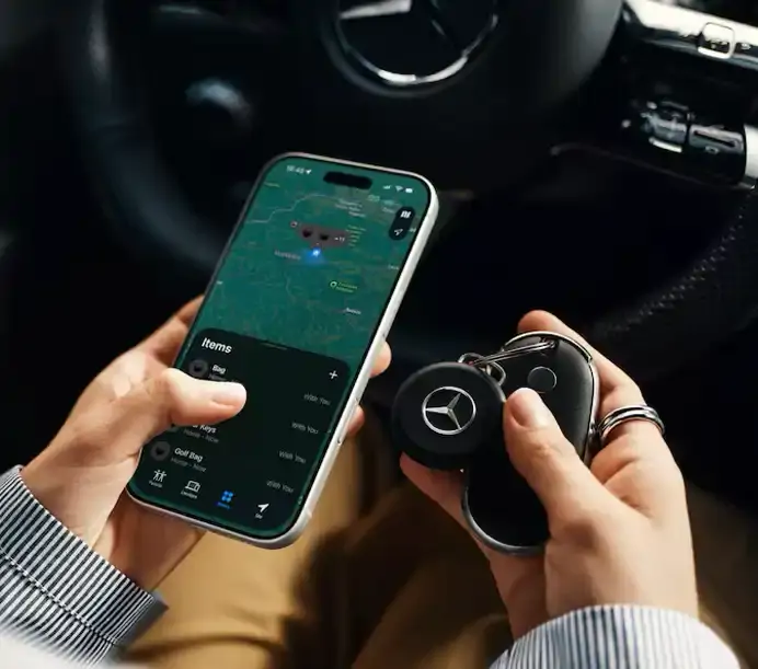 Mercedes-Benz Chipolo loop tracking tag