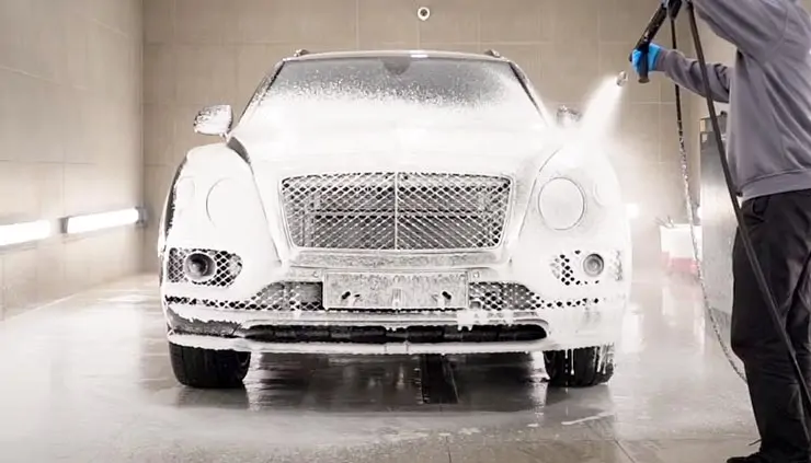 Lavage de votre voiture de luxe après son utilisation