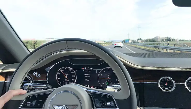 Roulage régulier de votre automobile de luxe