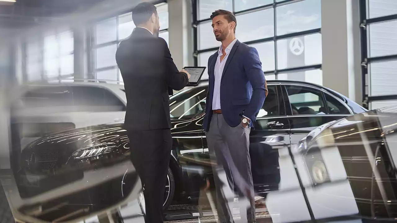 vendeur Mercedes-Benz au garage de nyon