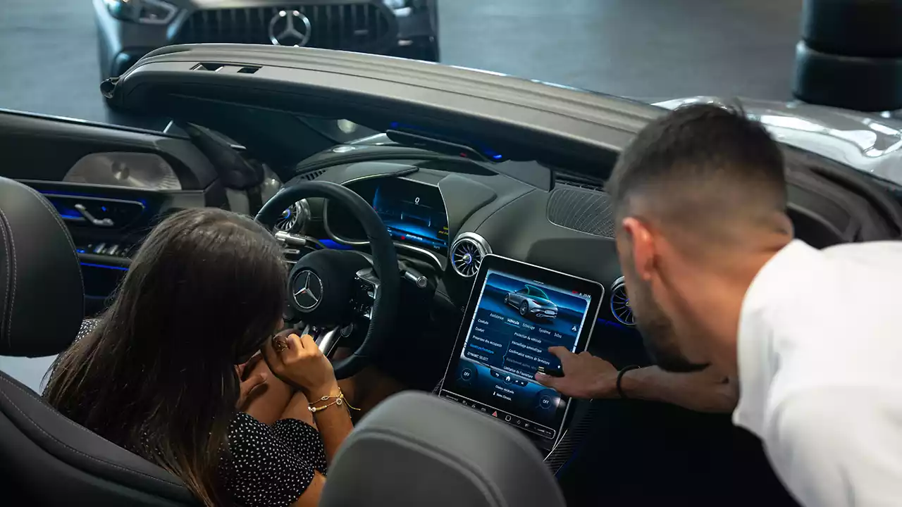 Explication d'un Mercedes-AMG SL d'un conseiller expert du Garage de l'Athénée