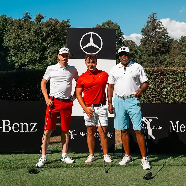 Participants à la compétition de golf MercedesTrophy Groupe Chevalley