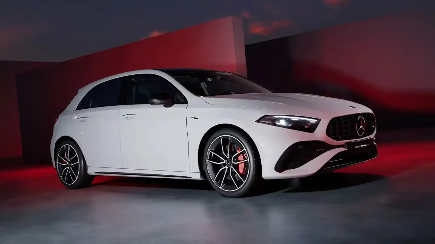 vue de côté de la Mercedes-AMG A 35 4MATIC Groupe Chevalley