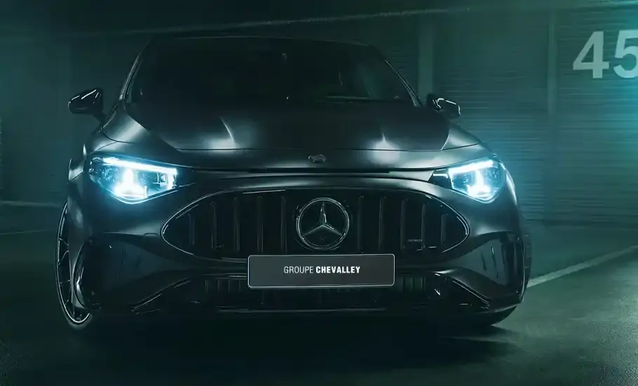 Vue avant de la CLA 45 AMG électrique