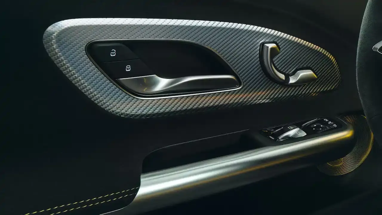 inserts décoratifs spécifiques AMG de la CLA 45 4MATIC+