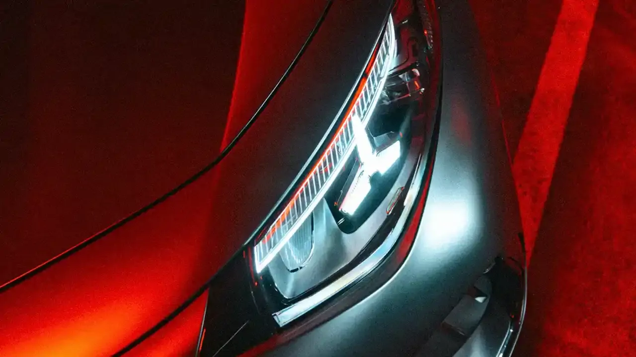AMG classe CLA 45 berline électrique Groupe Chevalley - détail du phare