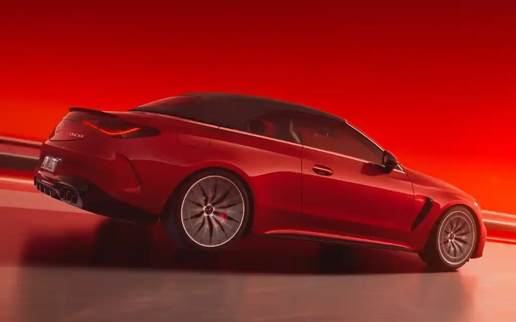 Capote insonorisée en tissu entièrement automatique et isolée de la Mercedes-AMG CLE Cabriolet