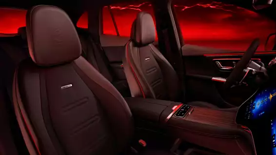 détails des sièges avant de la Mercedes-AMG EQE SUV 4MATIC