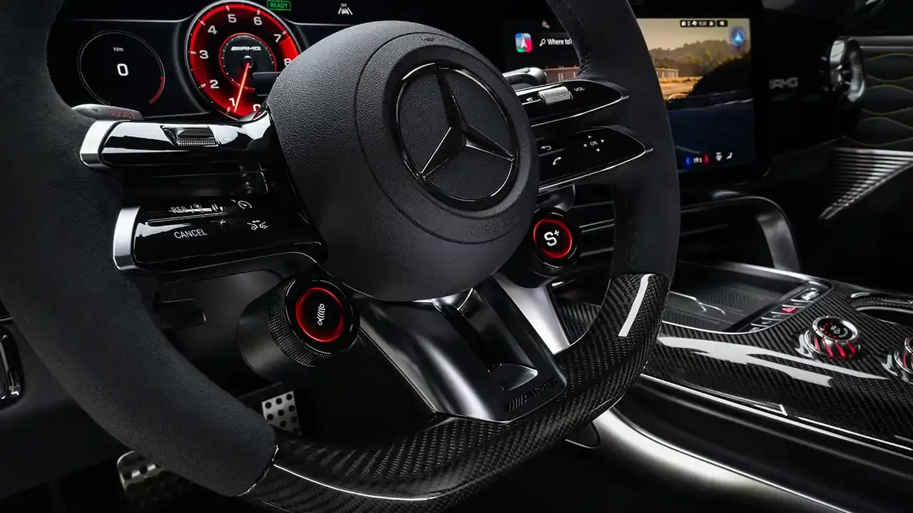 volant sport du Mercedes-AMG GT Coupé 4 portes à Genève