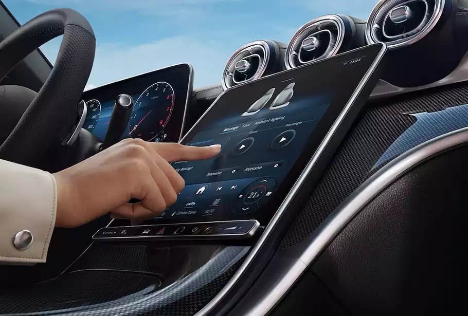 Système multimédia MBUX avec écran central du Mercedes-Benz C Berline