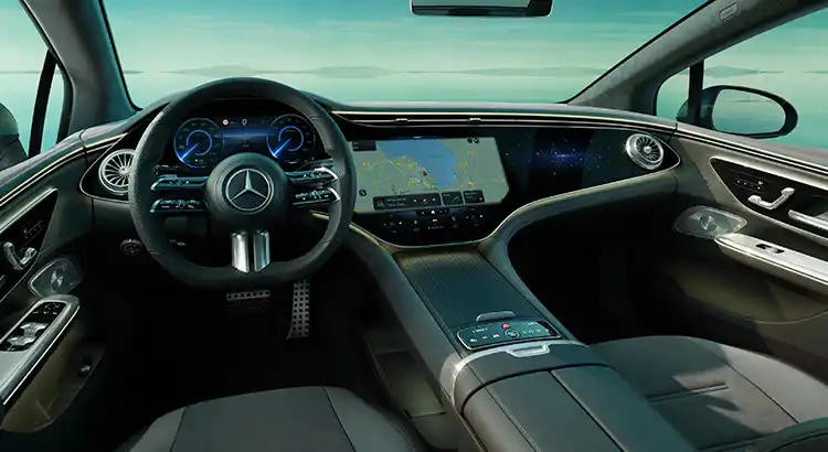vue conducteur du Mercedes EQE SUV