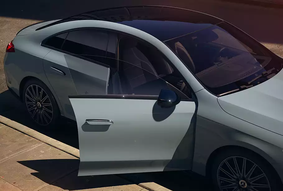CLA 2025 grise avec porte ouverte