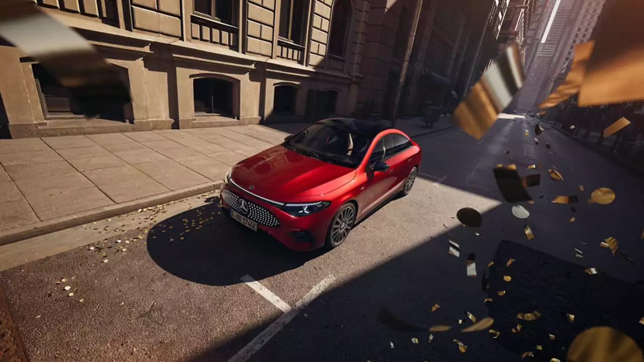 Mercedes CLA électrique avec technologie EQ dans la rue