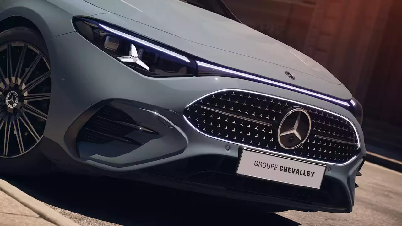 gros plan sur la calandre de la CLA électrique Coupé 25MY