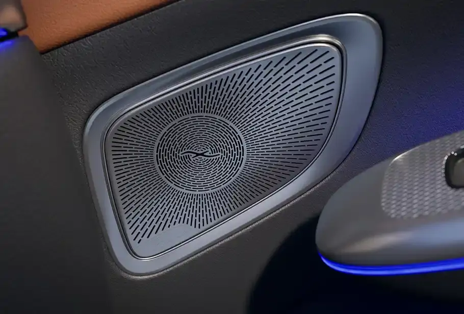 système de sonorisation Burmester de la Mercedes C 300 e Berline 2026 à Genève