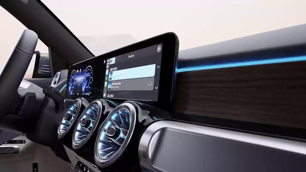 gros plan sur les inserts décoratifs du mercedes EQB électrique groupe chevalley