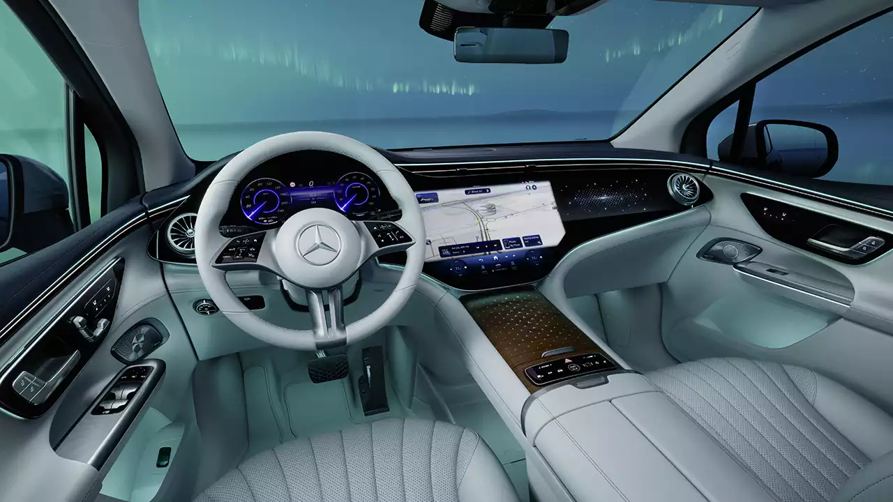 Mercedes Benz Chevalley | EQE Berline vue phare arrière gauche