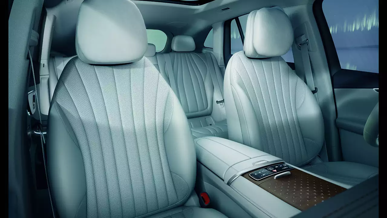Mercedes Benz Chevalley | EQE Berline vue écran central et volant