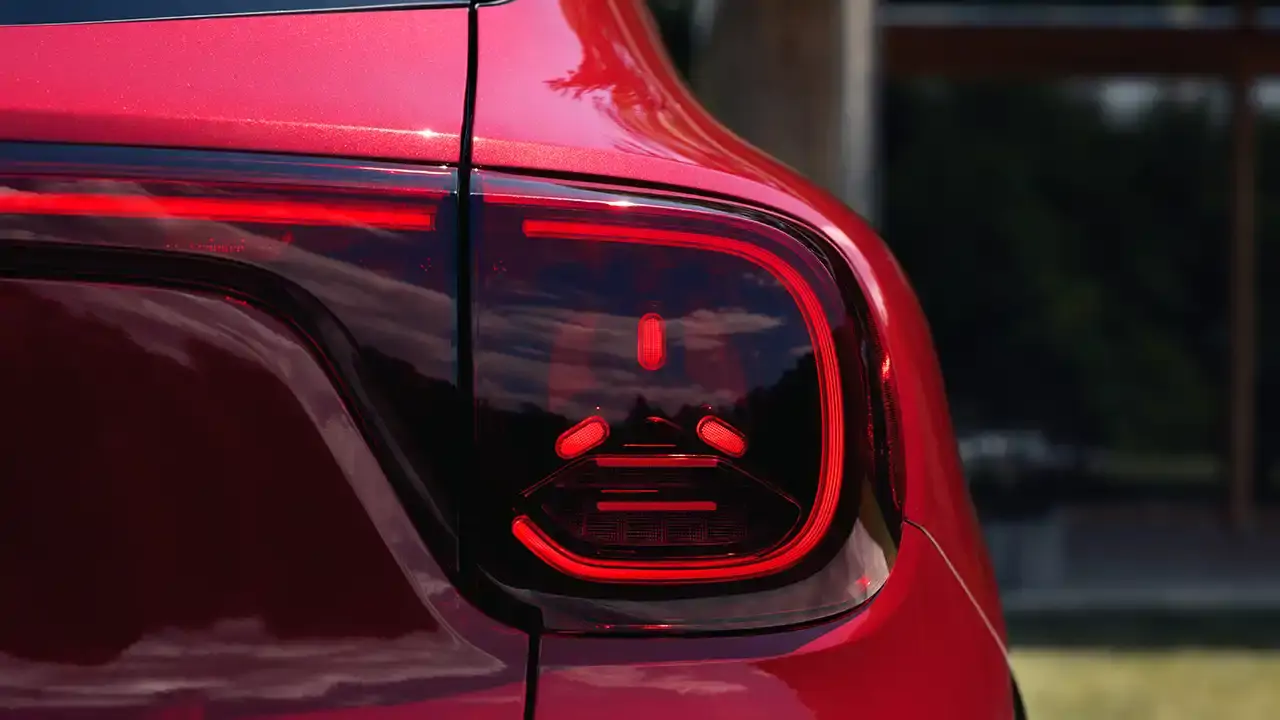 détail phare arrière du Mercedes-Benz GLA 250+