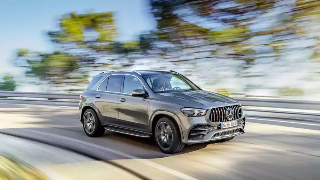 Modèle AMG 4MATIC sur route