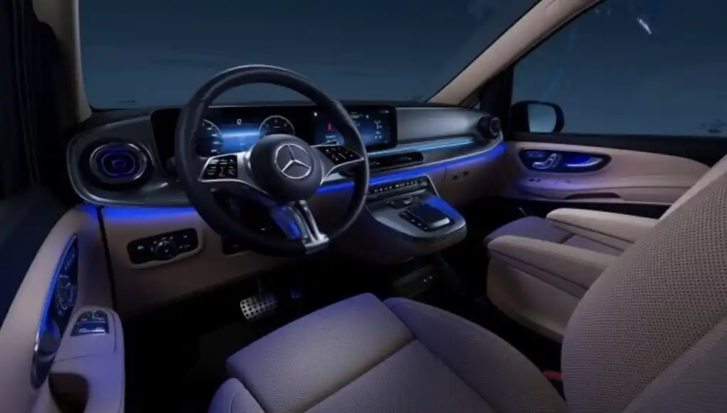 choix de l'éclairage d’ambiance dans le poste de conduite  parmi 64 couleurs su Mercedes Classe V Groupe Chevalley