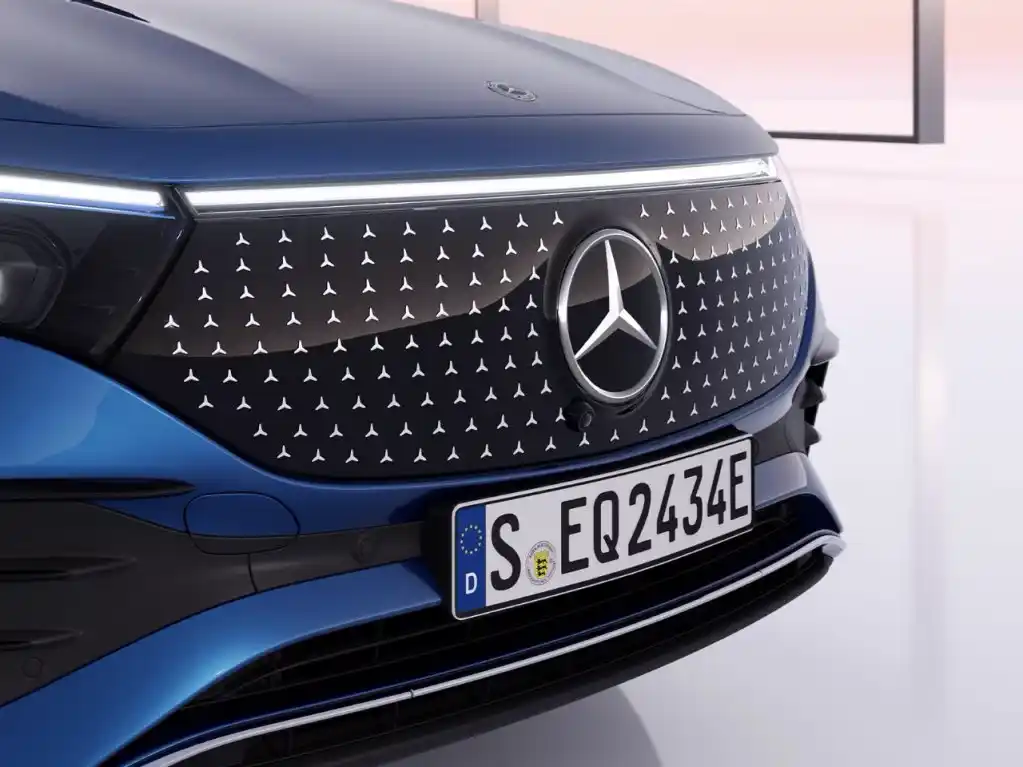 Calandre Mercedes-Benz Pattern de la EQA Groupe Chevalley