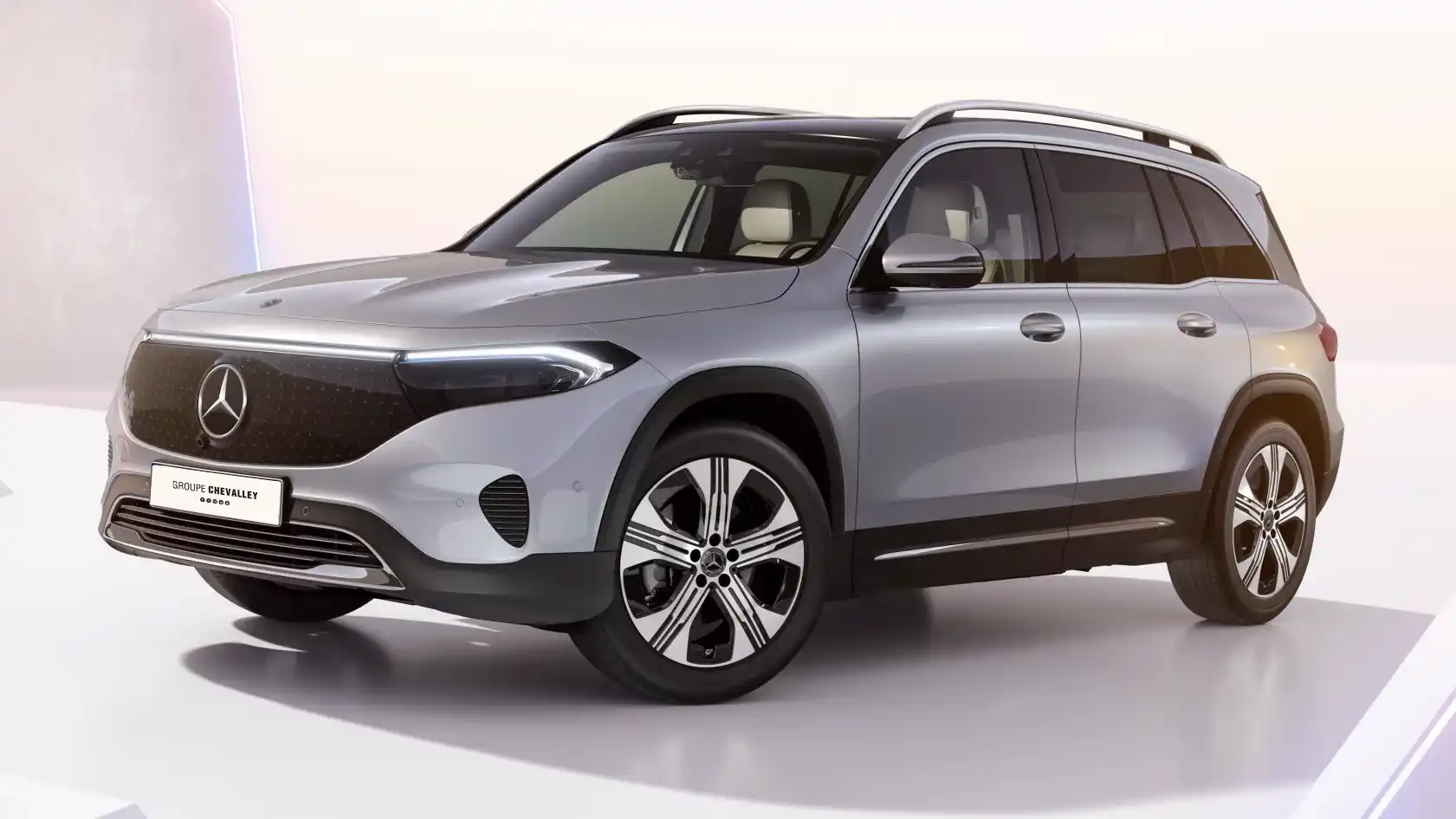 vue 3/4 avant du SUV familial 7 places de Mercedes-Benz Groupe Chevalley en Suisse