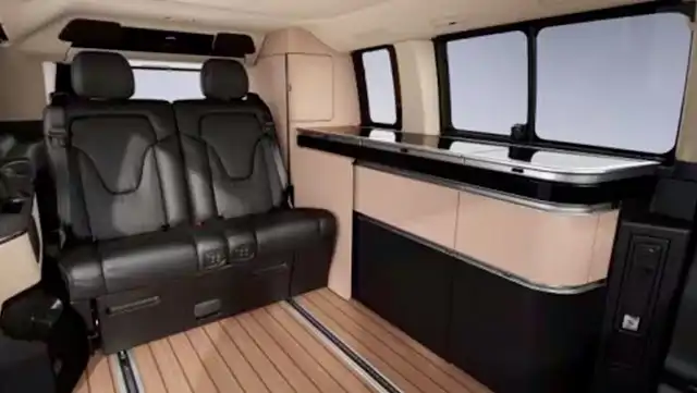 Revêtement de plancher façon yacht clair du marco polo Mercedes Groupe Chevalley