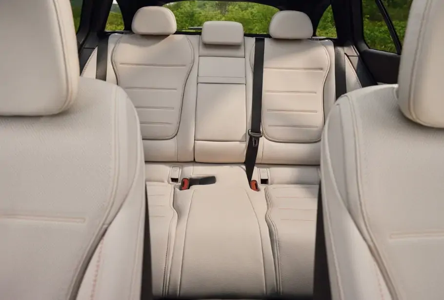 Vue arrière intérieur de la Classe C Break Mercedes