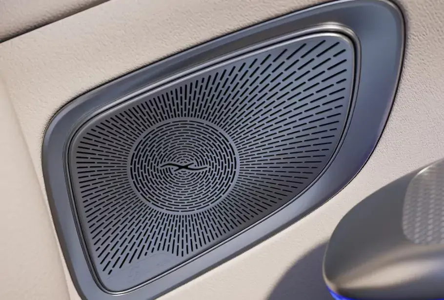 système de sonorisation Burmester de la Mercedes C break à Nyon