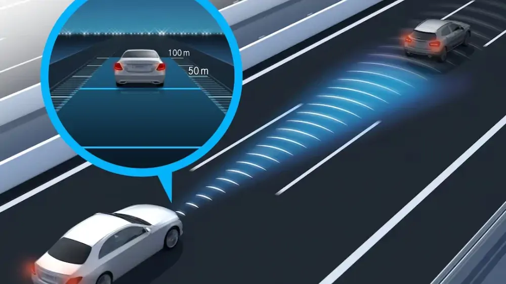 Service connecté : assistant de régulation de distance DISTRONIC
