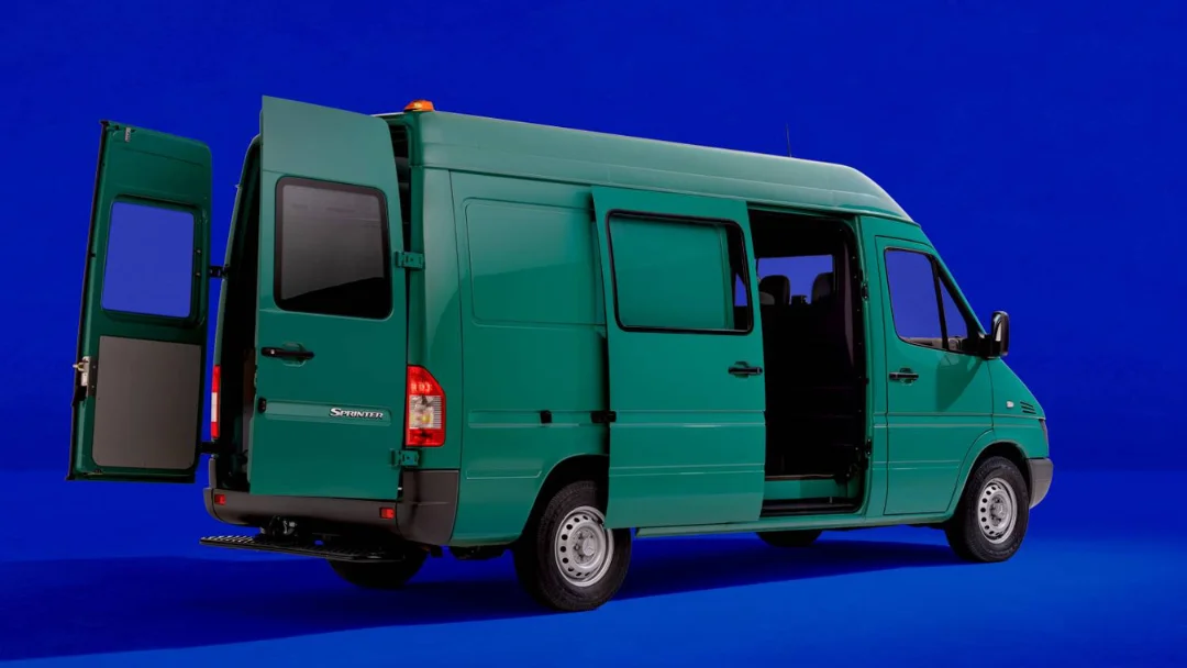 Mercedes Benz Sprinter Edition 30 ans vert intérieur