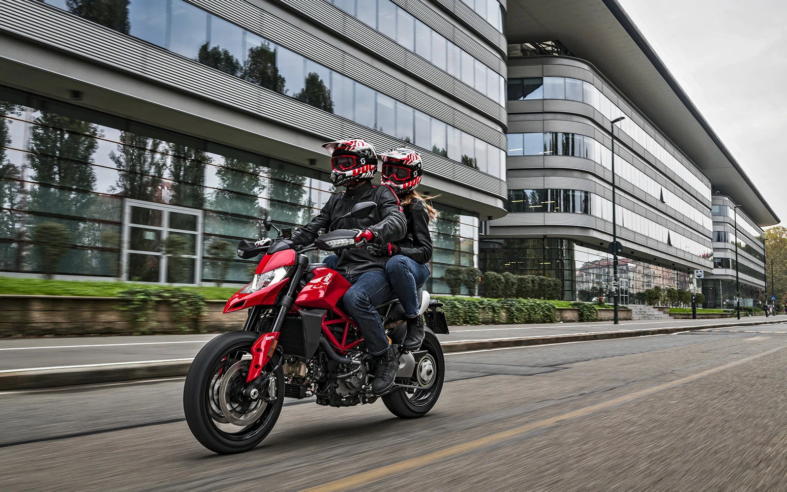 Banniere Hypermotard 950 