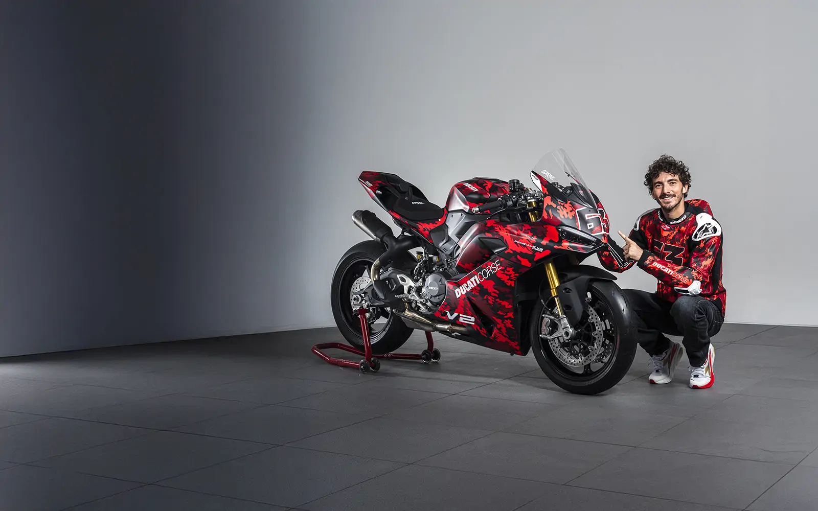 Banniere Panigale V2 FB63