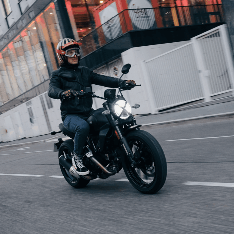 moto sur route