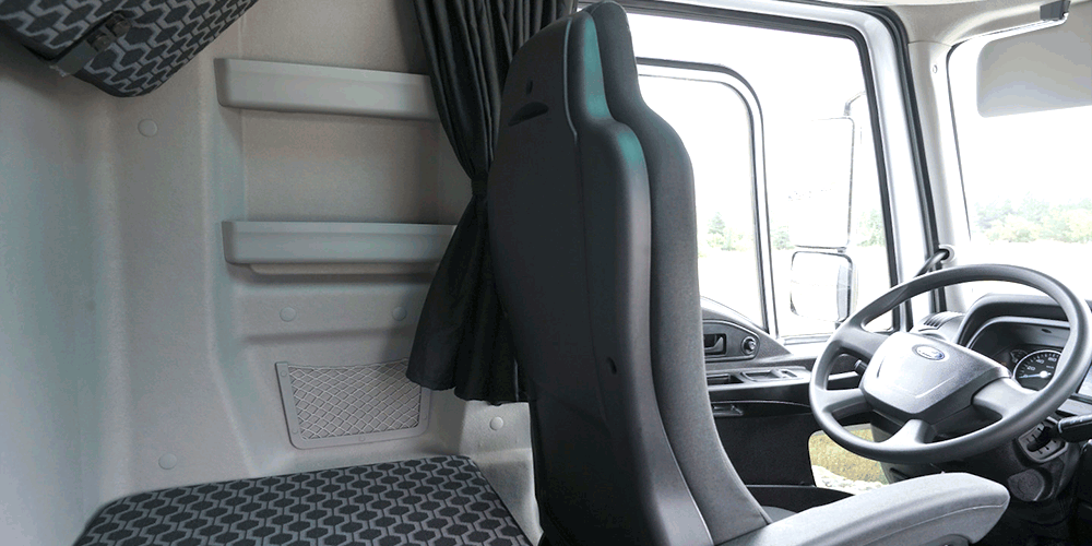 Ford Trucks Huillier - F-LINE DISTRIBUTION cabine
