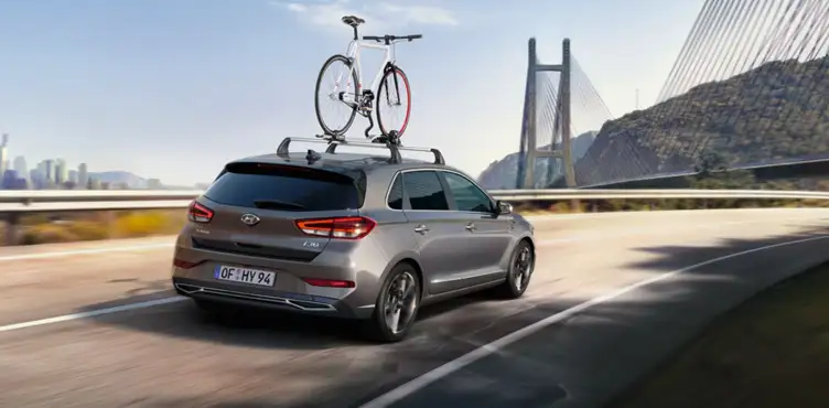Hyundai Chevalley I30 face arrière barre de toit