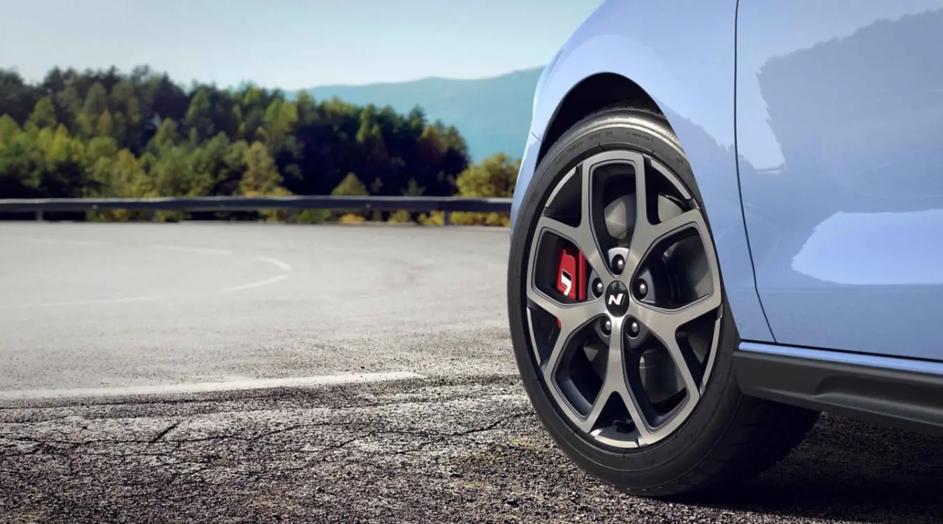 Freinage et adhérence et la i30 N