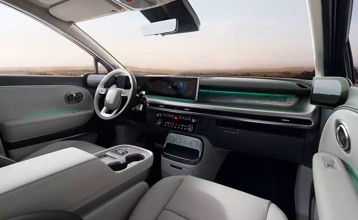 Vue intérieur avant du IONIQ 9 à Genève