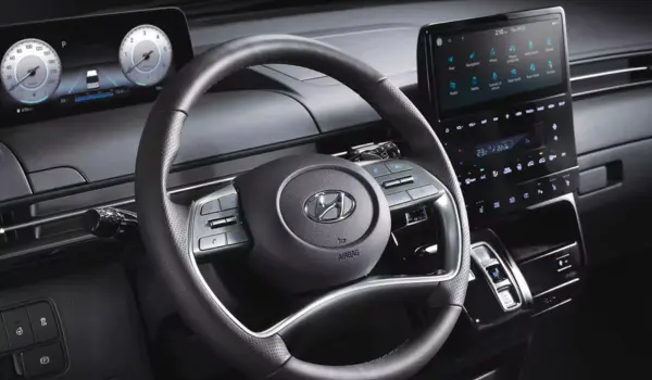 Hyundai staria connectivité