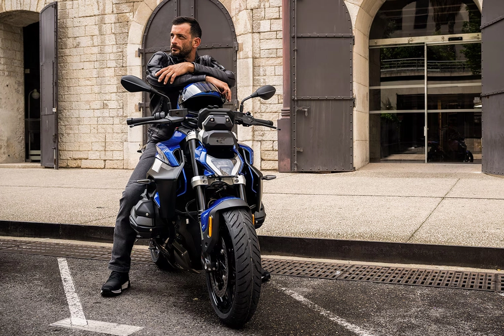 R 1300 R