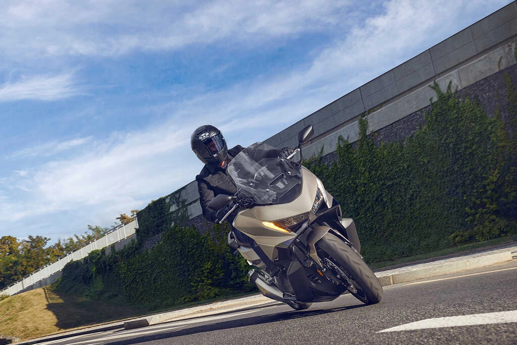 Forza 750