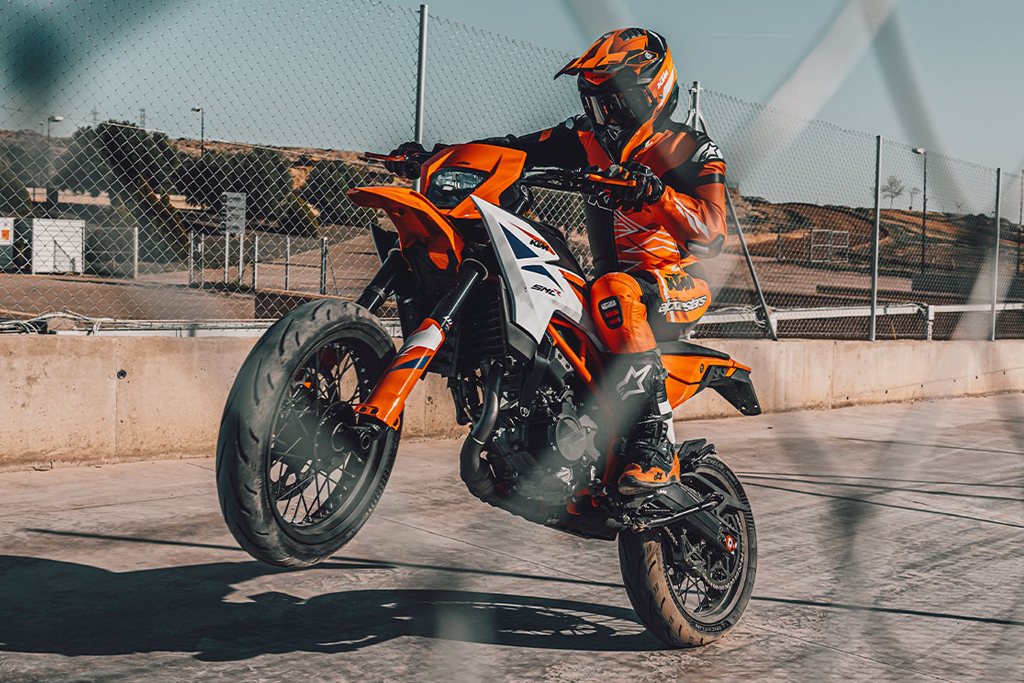 2026 KTM 390 SMC R