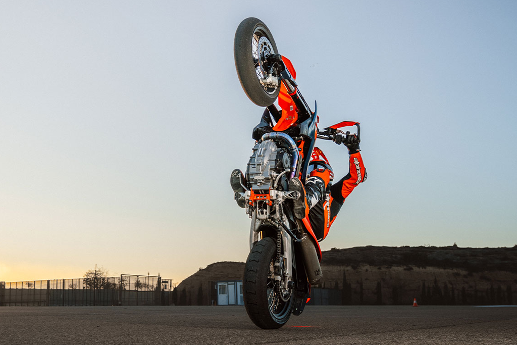 2026 KTM 690 SMC R