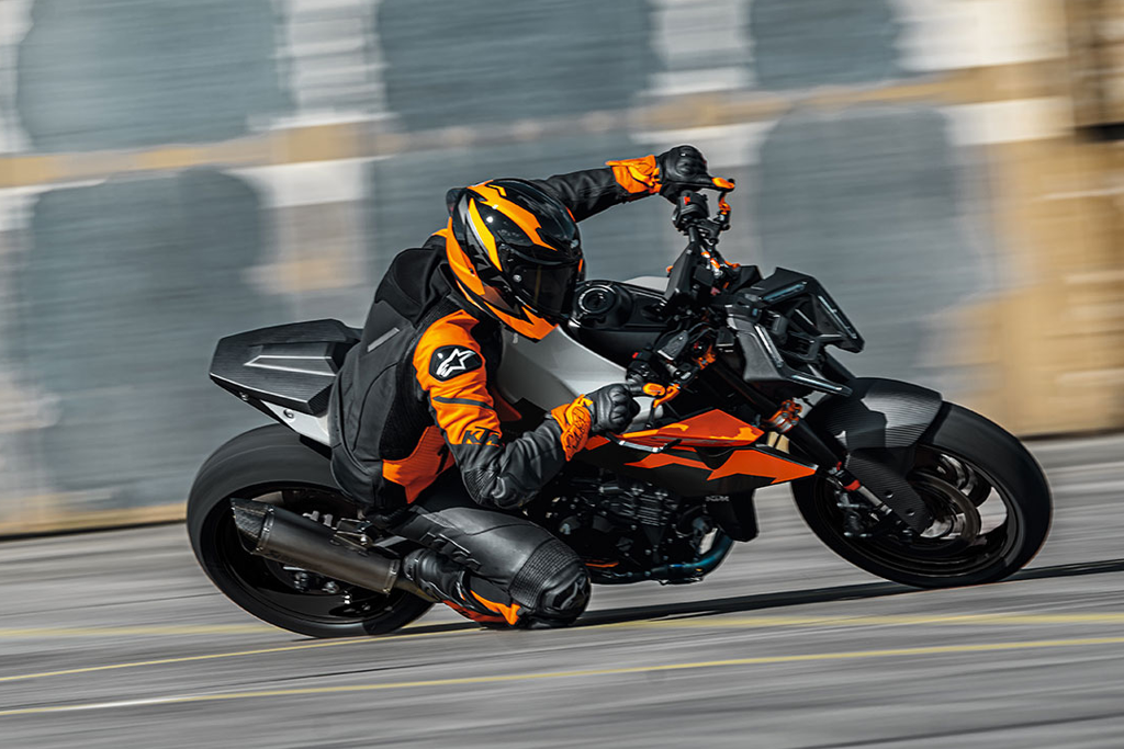 2026 KTM 990 Duke