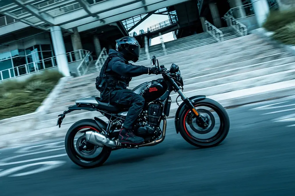 royale_enfield_royal_enfield_guerrilla_450_2026_banner_20260430154740.webp