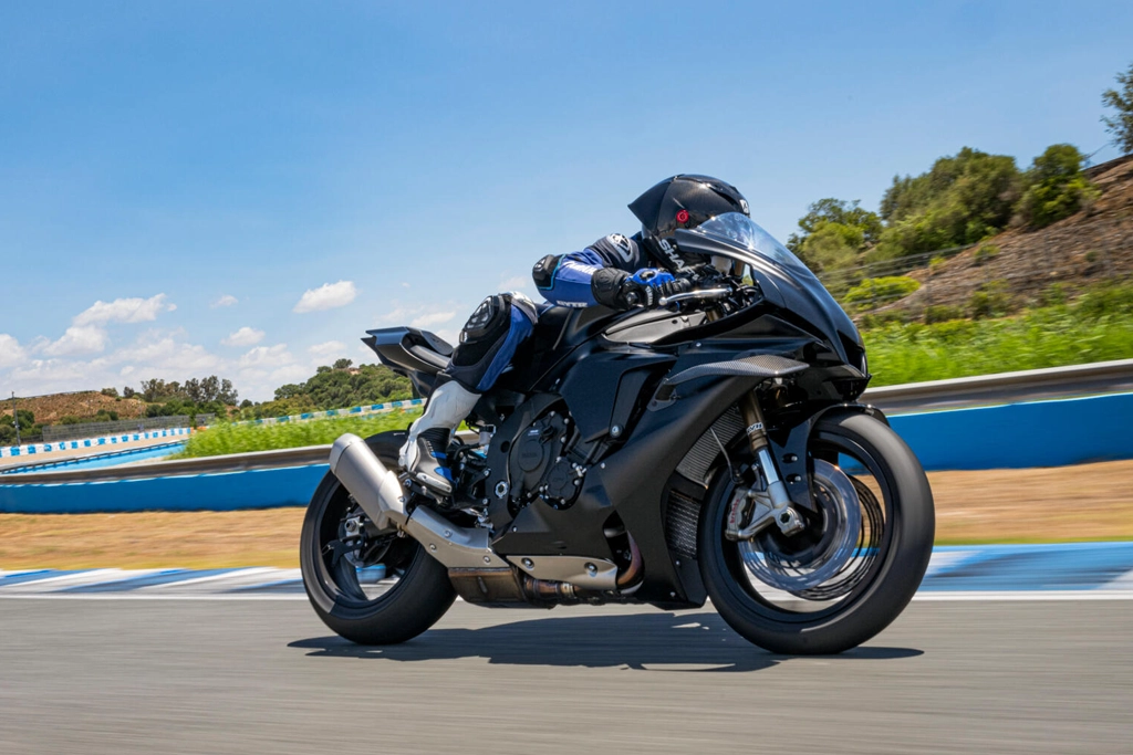 2025 R1 RACE